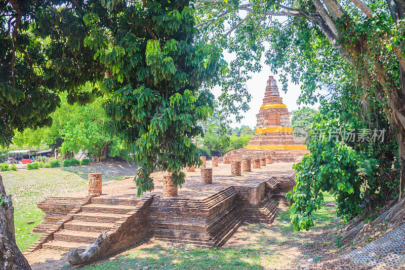 叶猴寺(Langurs’Temple)是泰国清迈的Wiang Kum Kam的一个被毁坏的寺庙，这是一个由国王Mangrai Great自13世纪以来建造的历史定居点和考古遗址